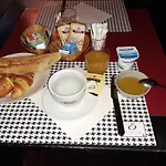 فندق Etche Ona 3*